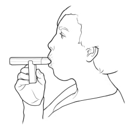 Person holding peak flow meter to mouth, with lips closed around mouthpiece.